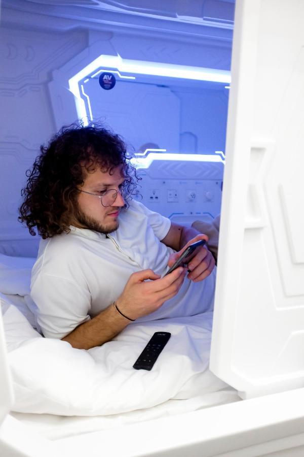 Av-1 Capsule Hotel Kiev Exteriör bild