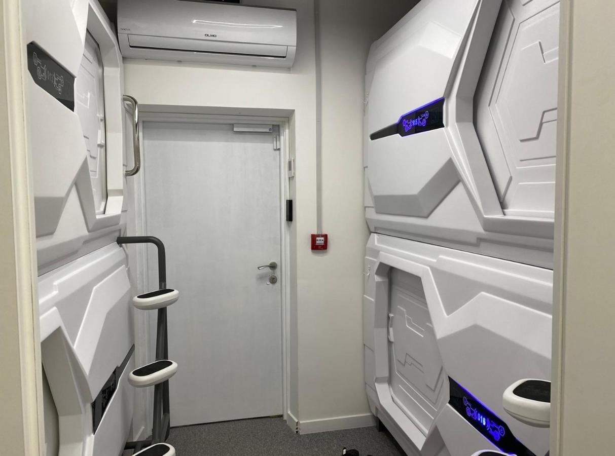 Av-1 Capsule Hotel Kiev Exteriör bild