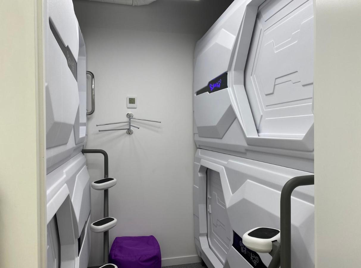 Av-1 Capsule Hotel Kiev Exteriör bild