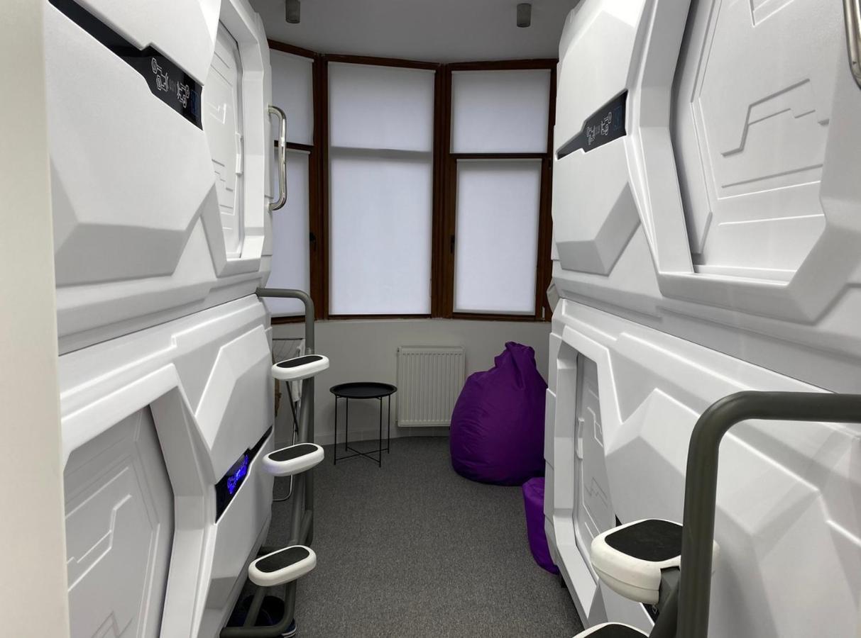 Av-1 Capsule Hotel Kiev Exteriör bild