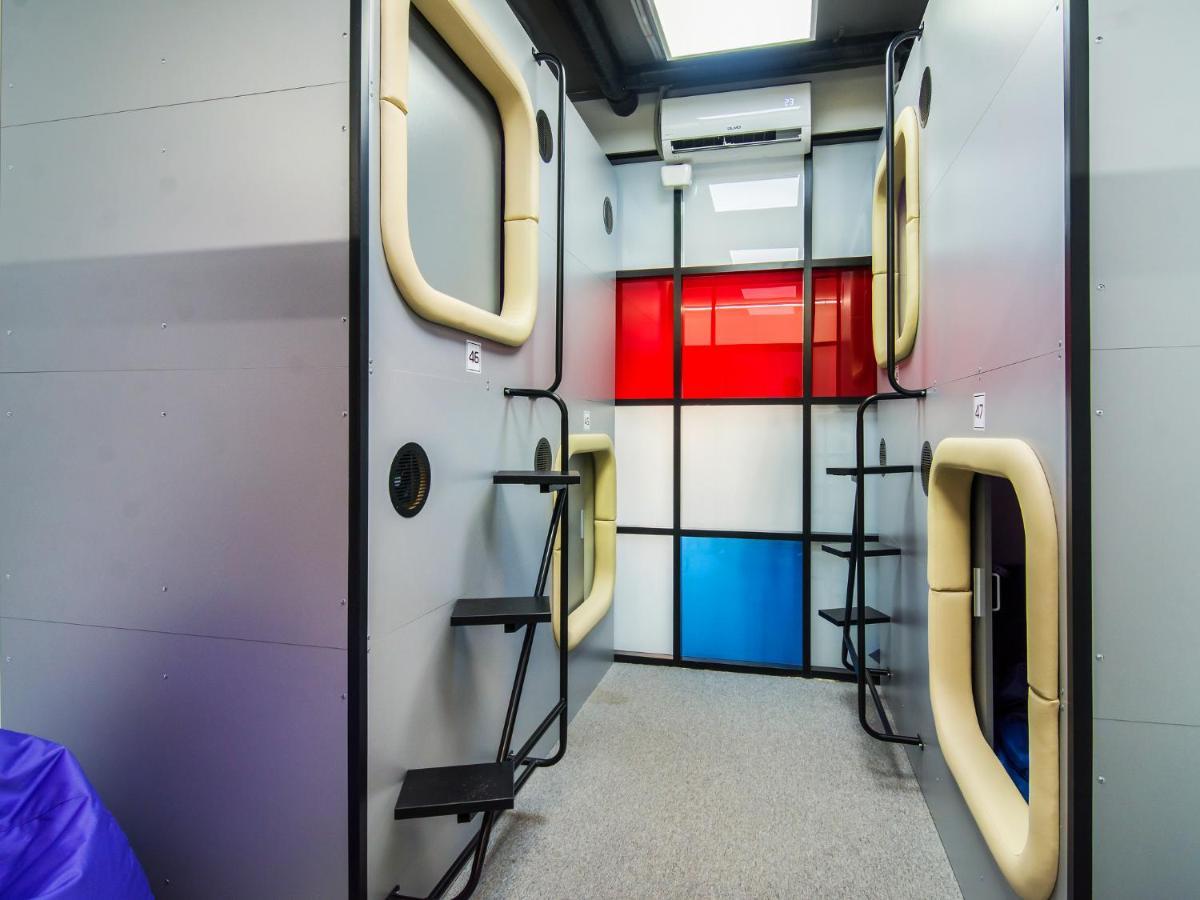 Av-1 Capsule Hotel Kiev Exteriör bild