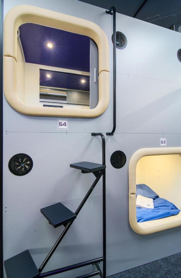 Av-1 Capsule Hotel Kiev Exteriör bild