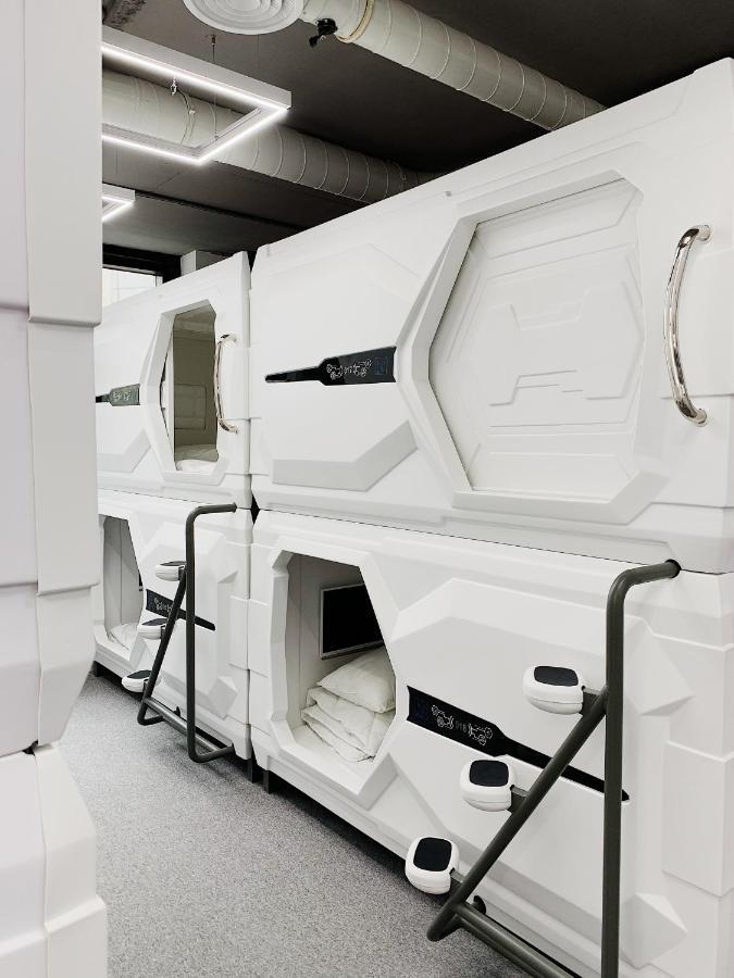 Av-1 Capsule Hotel Kiev Exteriör bild