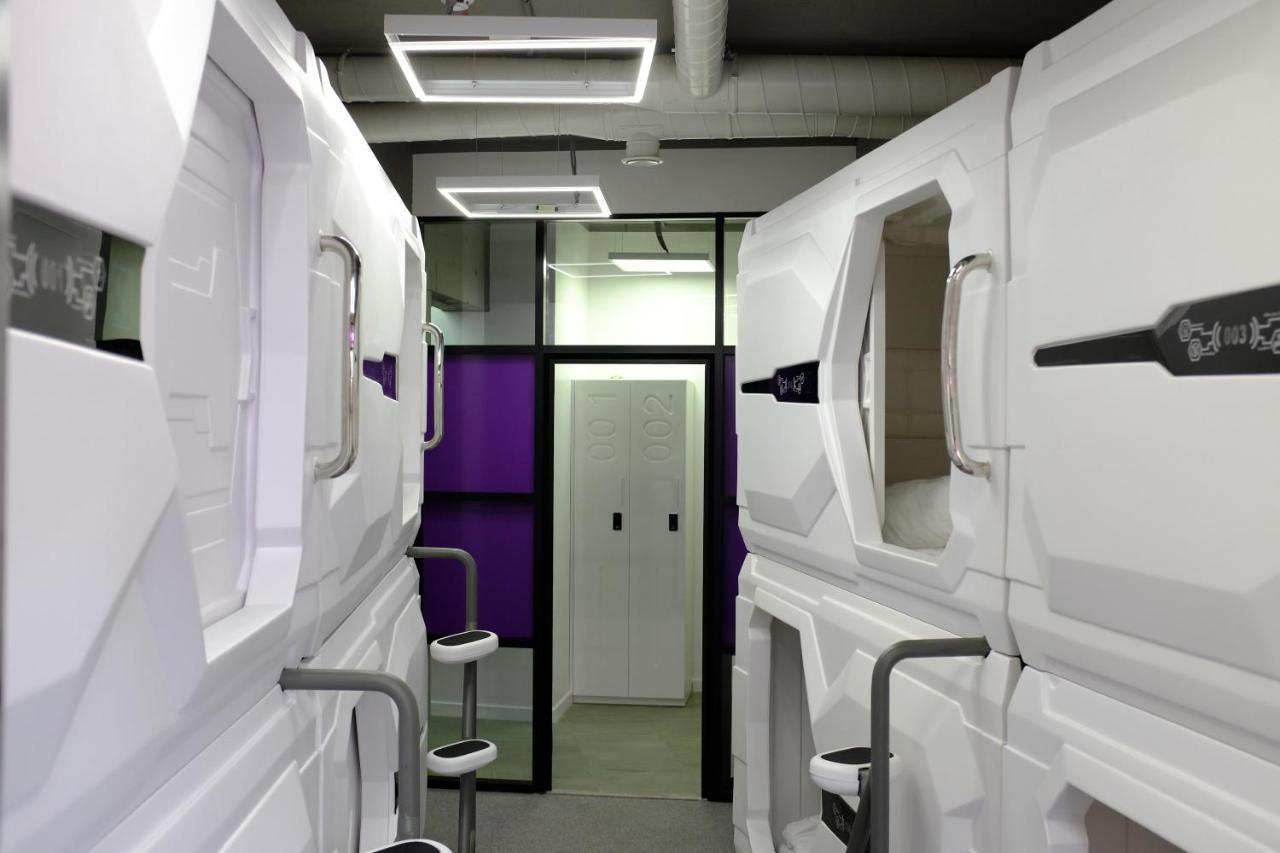 Av-1 Capsule Hotel Kiev Exteriör bild